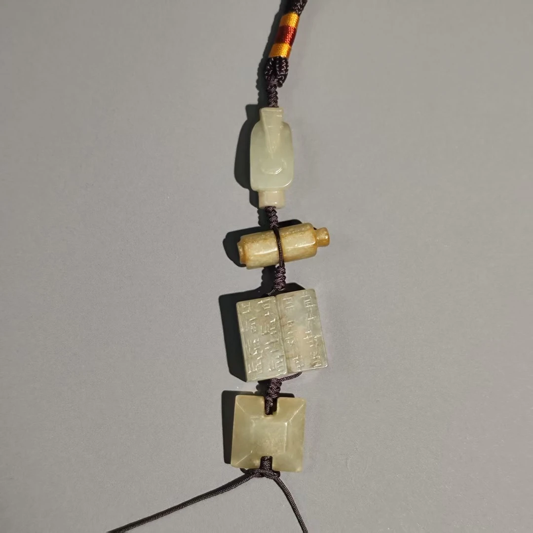 清代和田玉四连挂件1