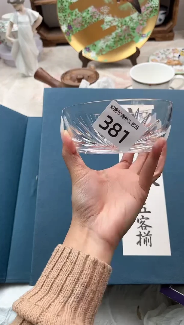 j****eJ          381