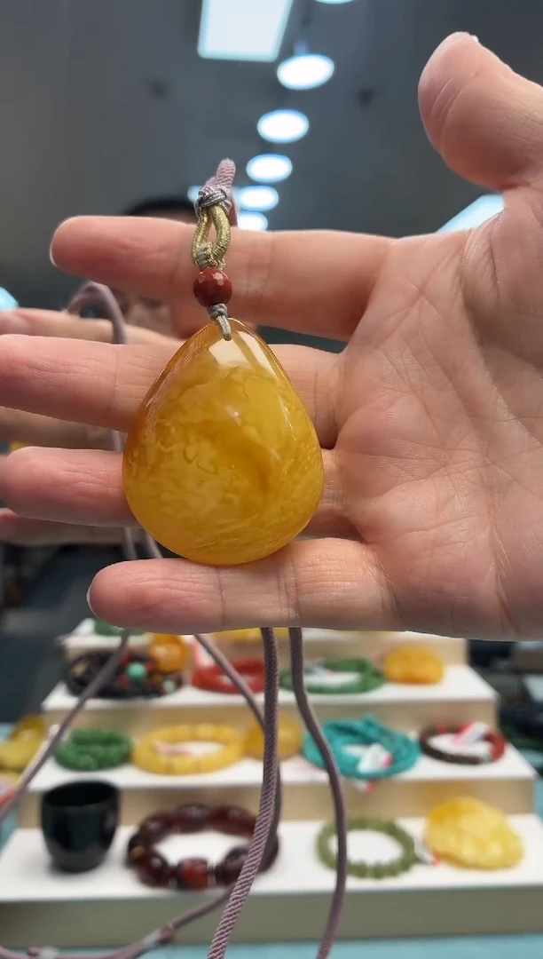琥珀颈饰未镶嵌吊坠