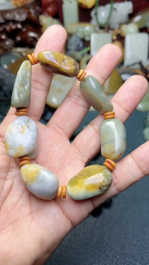 和田玉未镶嵌把件-