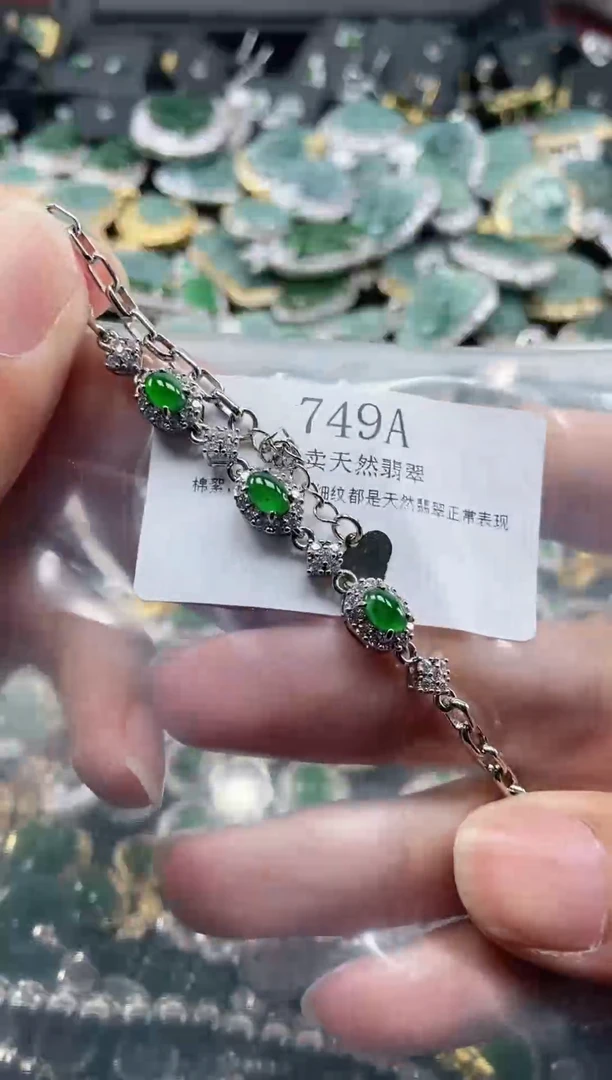 翡翠未镶嵌颈饰一物一拍