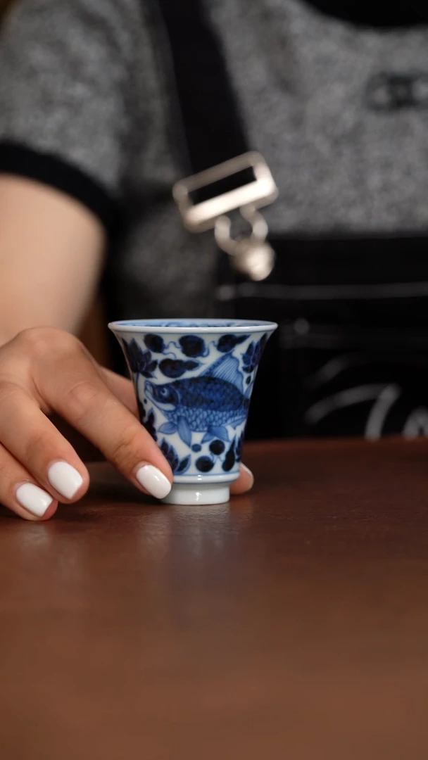 元青花鱼藻马蹄杯