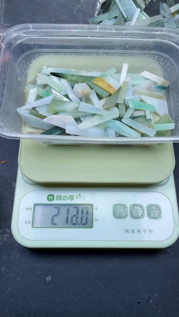 【闪购商品】翡翠颈饰未镶嵌缅甸天然翡翠边角小号200克32