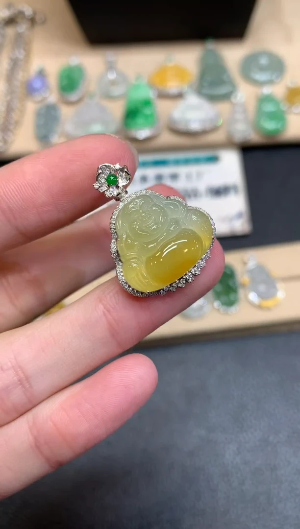 【闪购商品】翡翠颈饰18K金镶嵌佛公【无服务费】