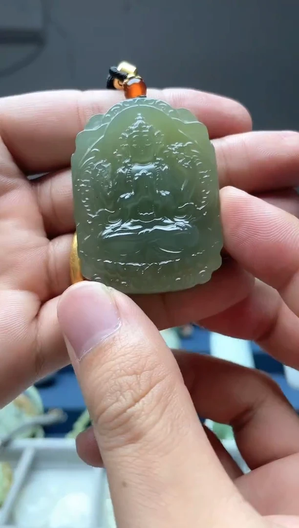 颈饰未镶嵌和田玉吊坠