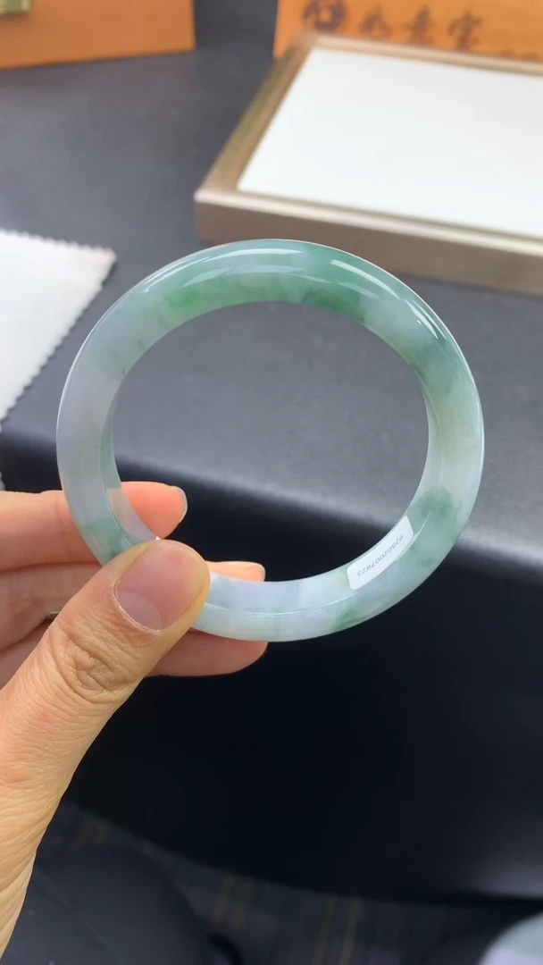 未镶嵌手镯翡翠退货需手镯吊牌标签完好 57