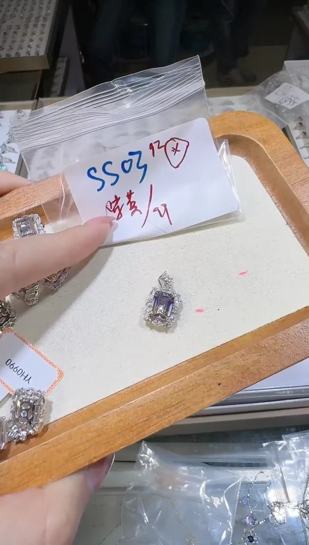 【闪购商品】水晶吊坠(不含链)银S925镶嵌多样性发一SS03