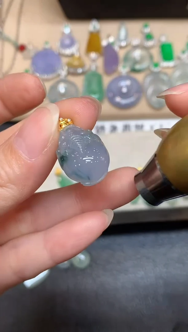 颈饰18K金镶嵌翡翠貔貅【无服务费