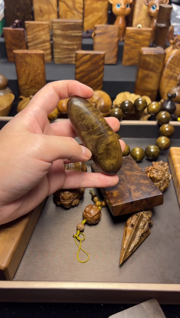 【闪购商品】楠木（金丝楠）其他随型手把件21