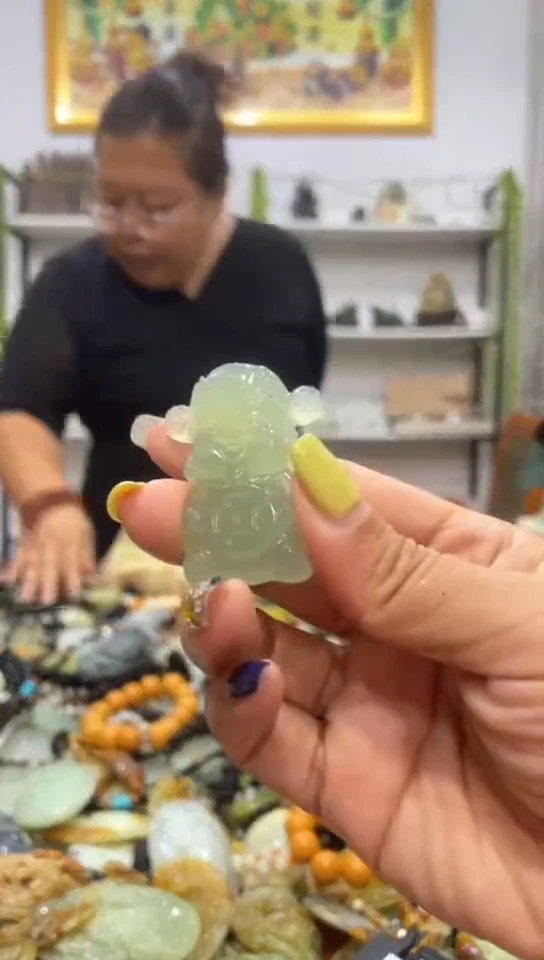 未镶嵌岫玉吊坠