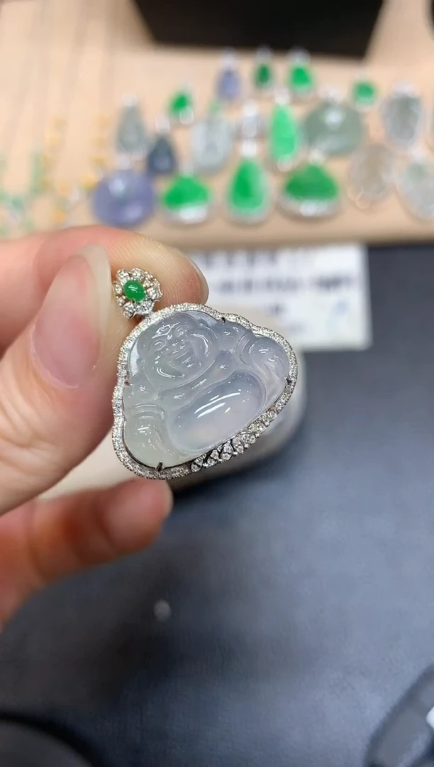 颈饰18K金镶嵌翡翠佛公【无服务费
