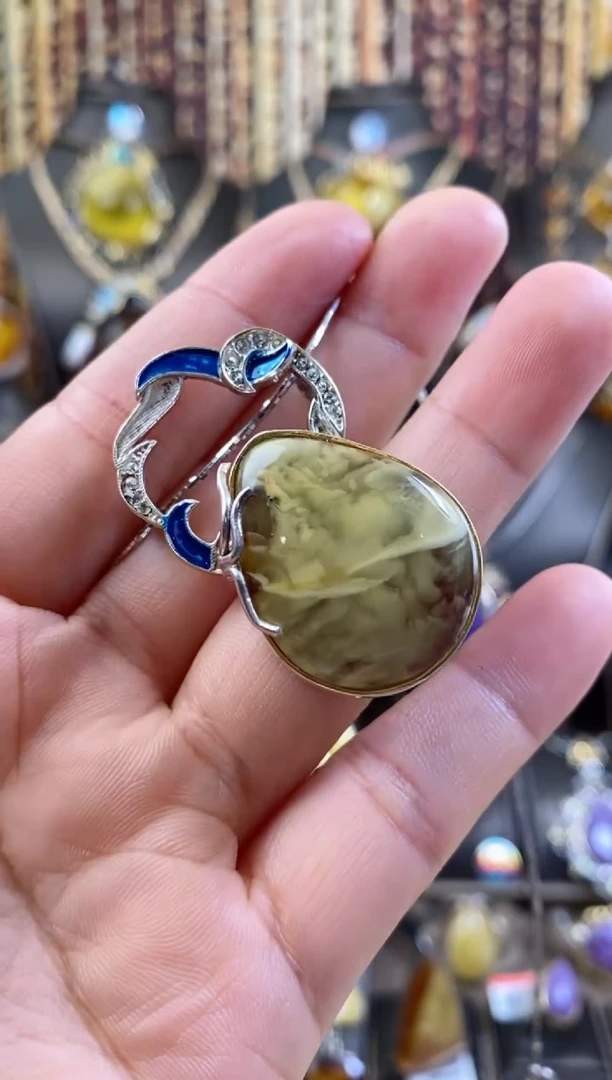 银S925镶嵌颈饰琥珀吊坠