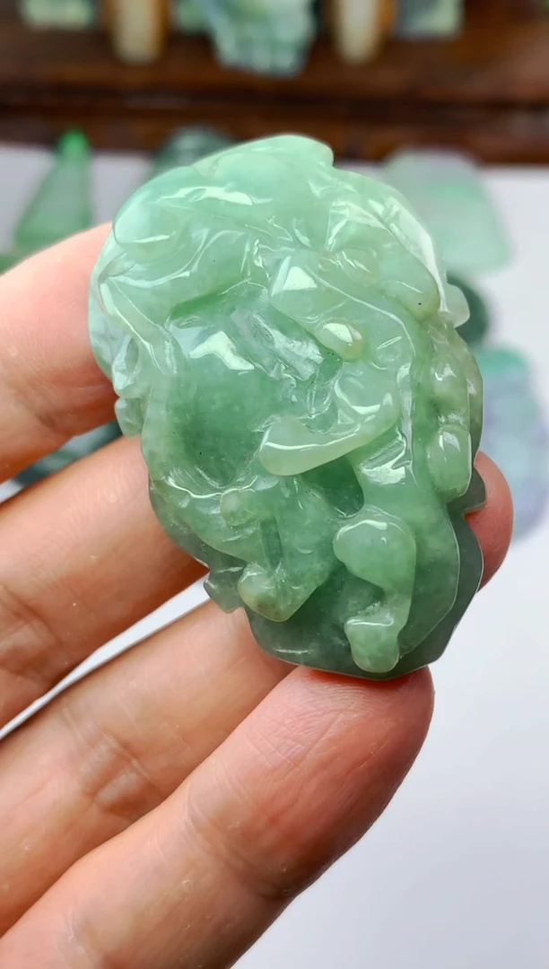 颈饰未镶嵌翡翠晨*挂件