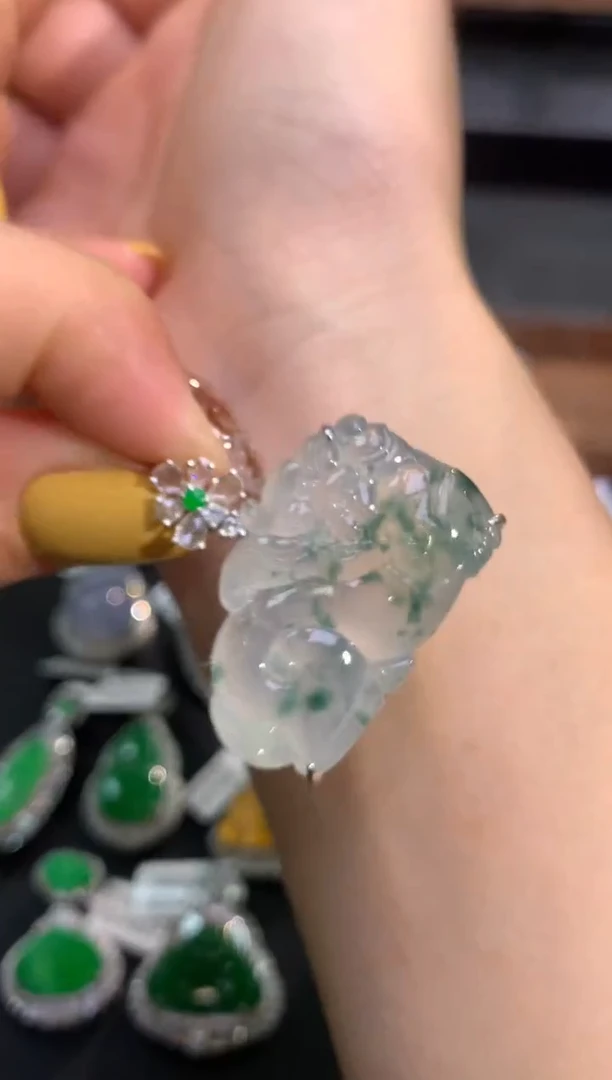 翡翠18K金镶嵌吊坠(不含链)吊坠