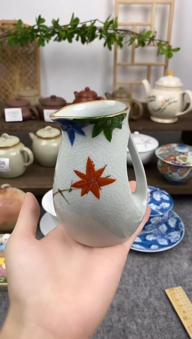 瓷片手描赤绘小壶