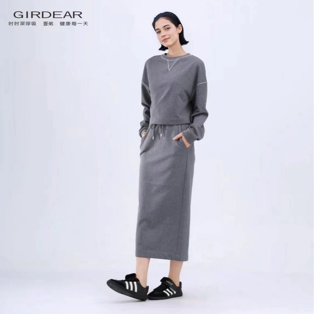 GIRDEAR/哥弟早秋新款百搭运动风时尚休闲舒适圆领卫衣女 130067