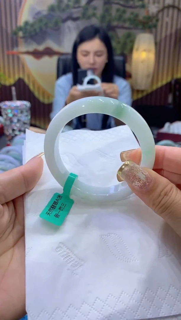 翡翠手镯未镶嵌多人06886