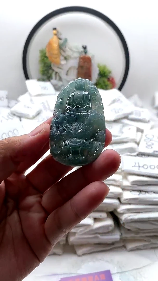 颈饰未镶嵌翡翠大日如来