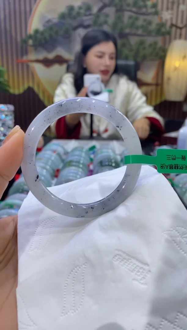 【闪购商品】翡翠手镯未镶嵌多人09821