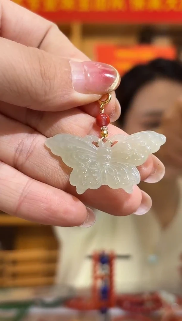 项链银S925镶嵌和田玉44mm晴水蝴蝶吊坠多样性发一