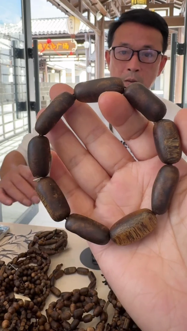 沉香手串卡1.3/16克墨绿多样性发货一条