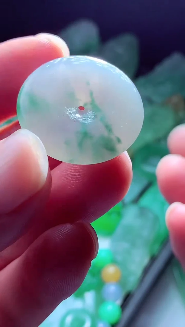 未镶嵌定制翡翠只***?翡翠毛货定制