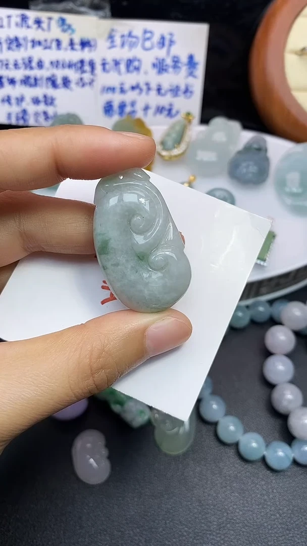 颈饰未镶嵌翡翠吊坠