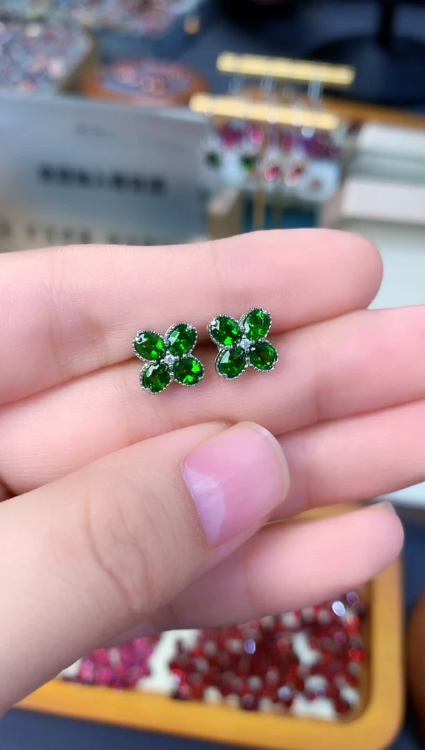 【闪购商品】透辉石耳钉银S925镶嵌天然