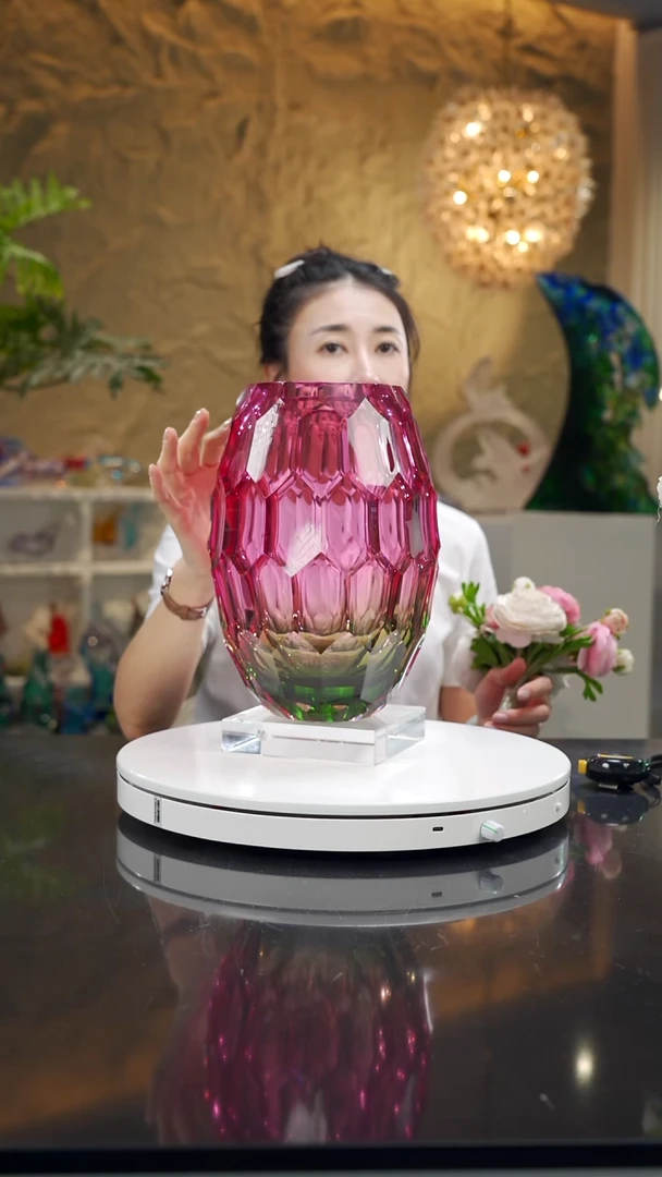 万*青金红绿凹面花瓶