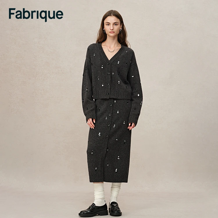 Fabrique Emily 秋冬新款深空灰美利奴绵羊毛手工钉珠V领针织开衫