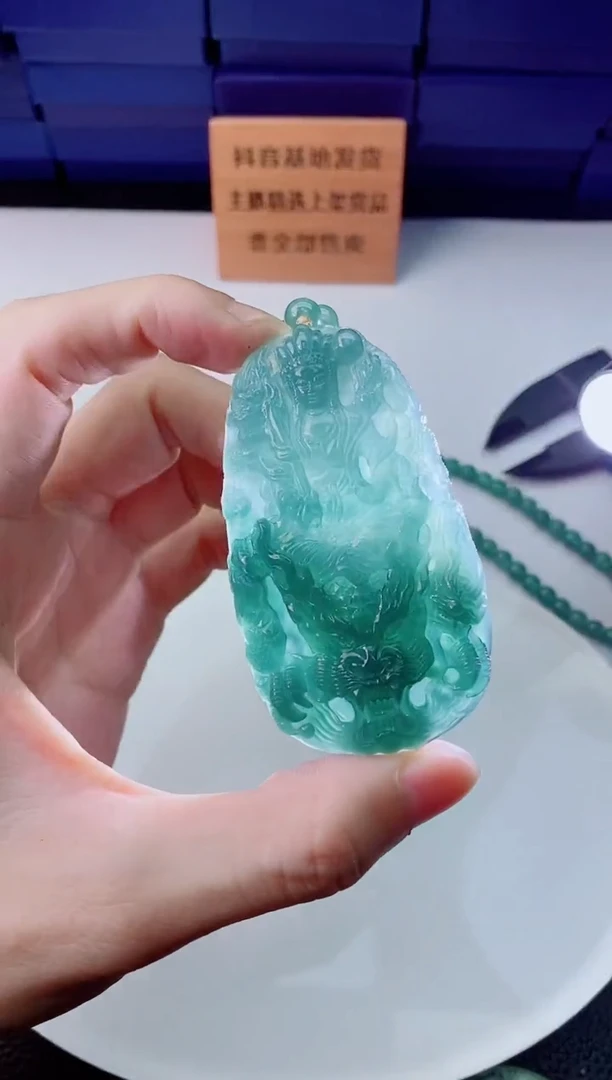翡翠未镶嵌颈饰111111111