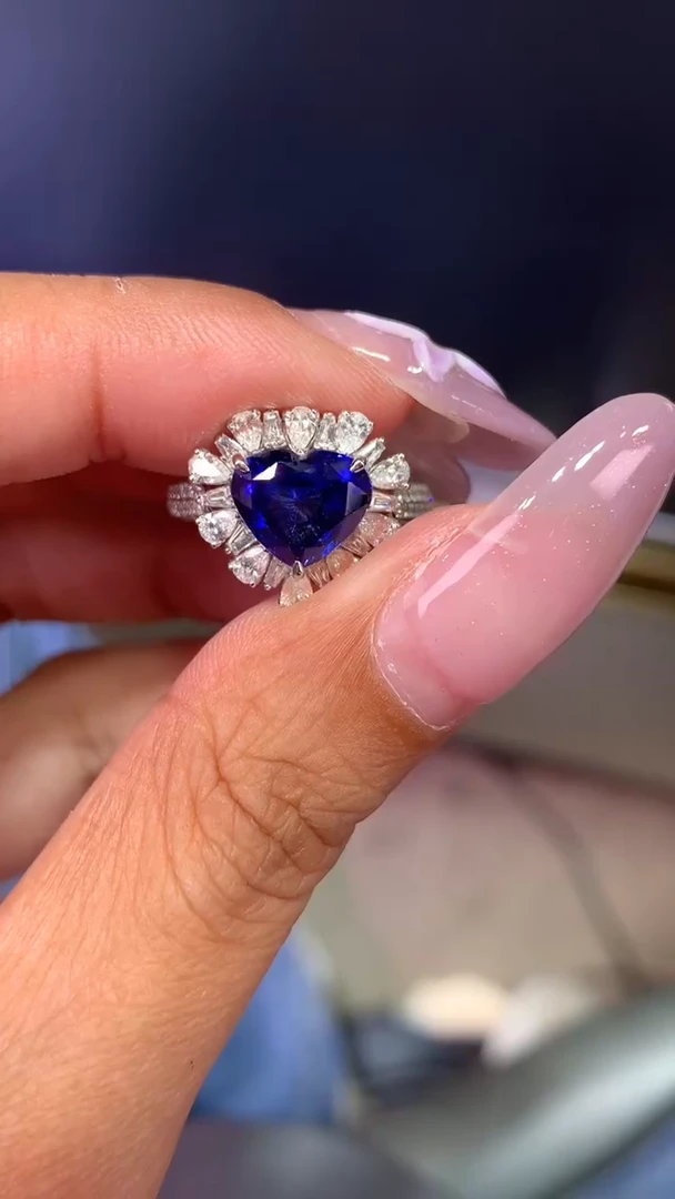 戒指蓝宝石18K金镶嵌2.8CT