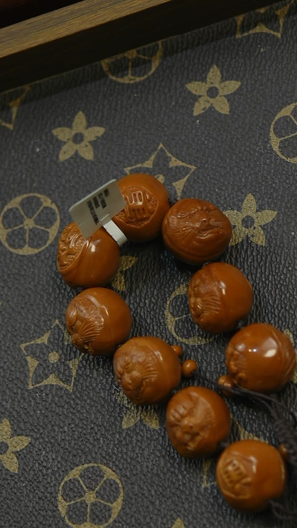 吊坠橄榄核挂****将老虎老虎