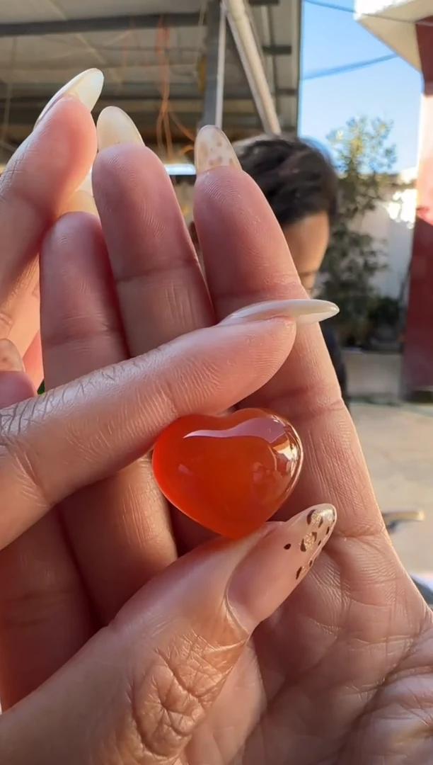 【闪购商品】南红玛瑙蛋面未镶嵌原矿无优化冰红爱心蛋面