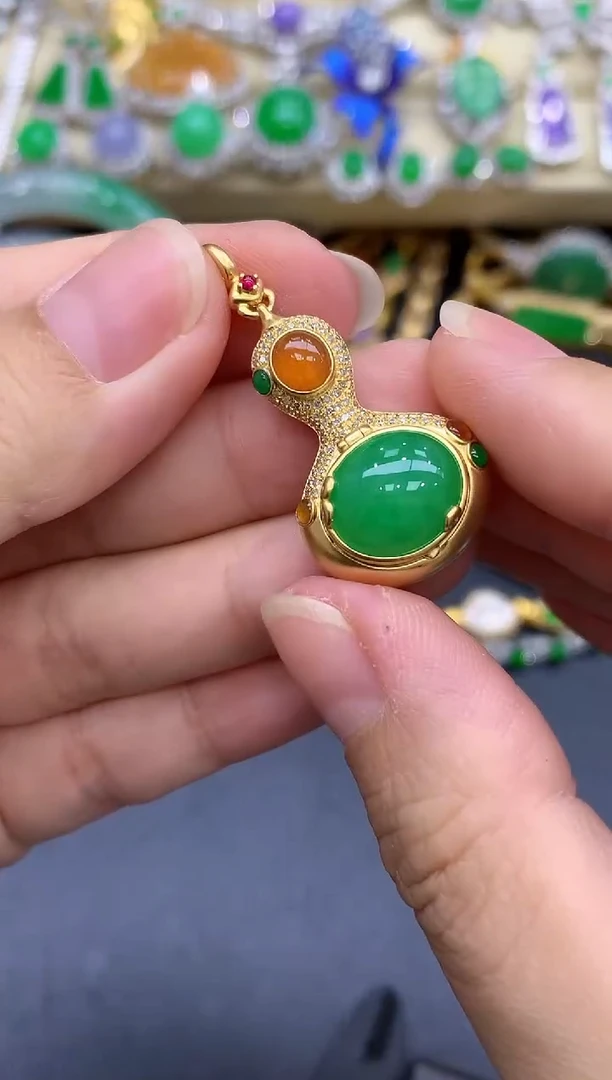 颈饰18K金镶嵌翡翠150-中国好珍宝