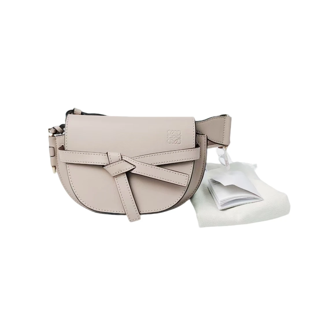 99新 LOEWE/罗意威 安洁利严选斜挎包/0004041