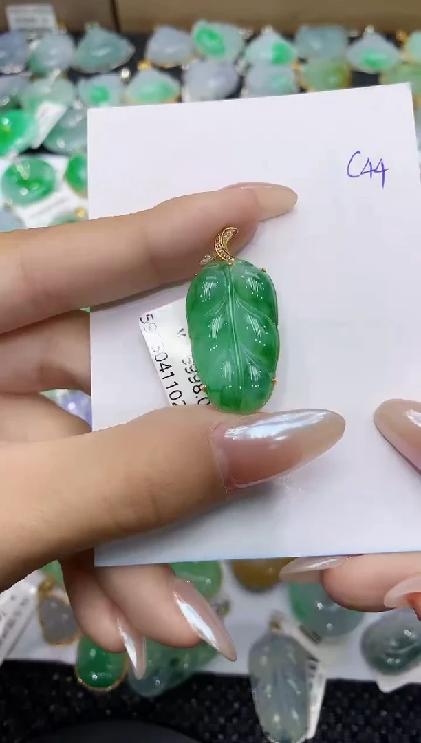 翡翠18K金镶嵌颈饰111111111111