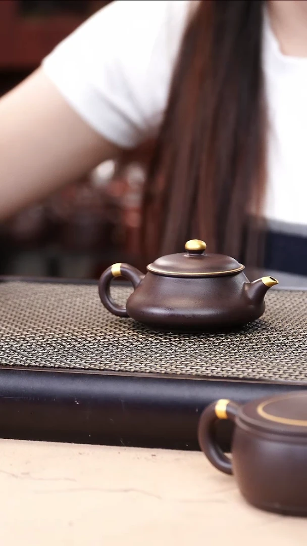茶壶紫砂四号井茄皮紫泥描金明炉100cc