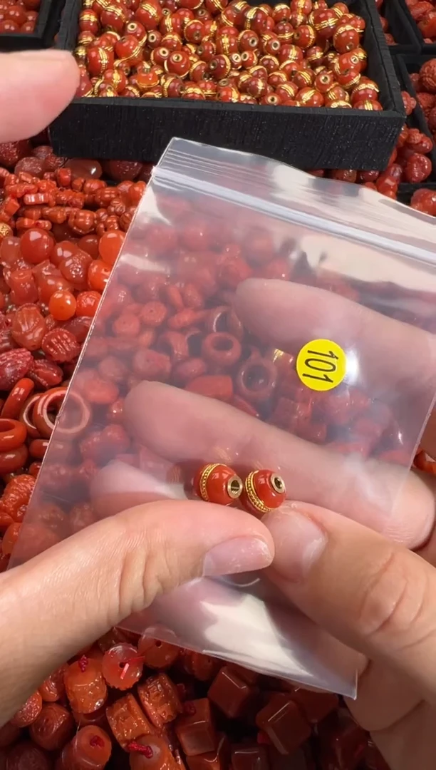 南红玛瑙未镶嵌颈饰1