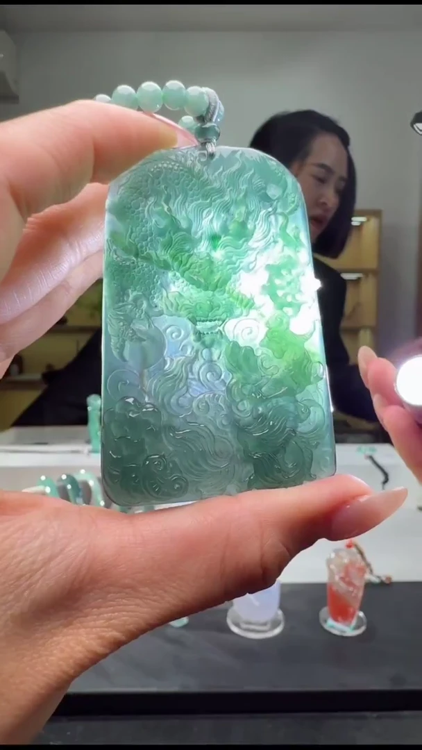 吊坠(不含链)未镶嵌翡翠龙牌