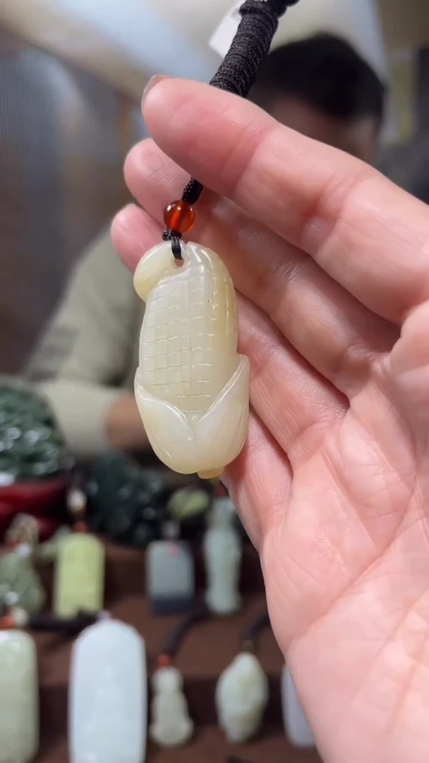 颈饰未镶嵌和田玉`