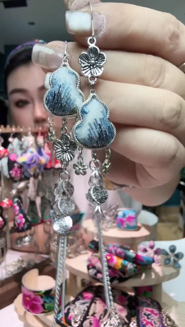 刺绣纯手工苗绣非遗耳环