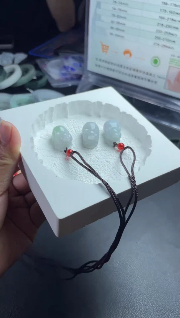 翡翠挂件未镶嵌小猪挂件多样性发一