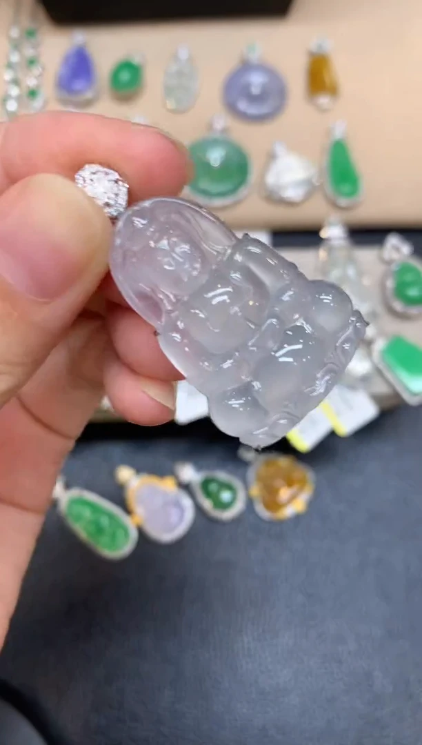 颈饰18K金镶嵌翡翠观音【无服务费