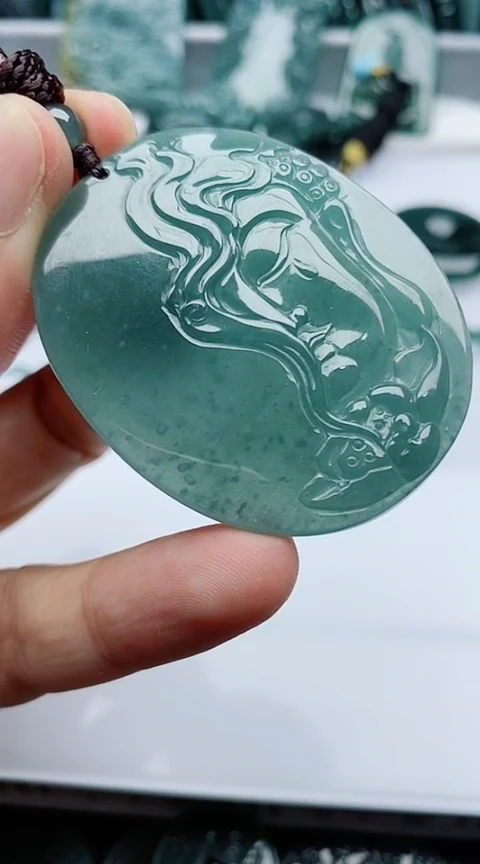 颈饰未镶嵌翡翠