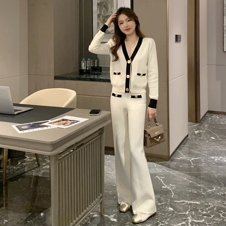 秋上新 秋冬季新款时尚百搭休闲运动套装显瘦修身减龄上衣长裤女