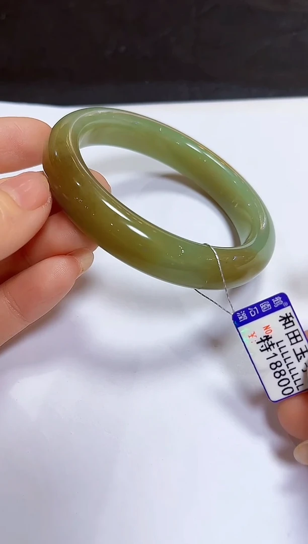 颈饰未镶嵌和田玉手镯57.2