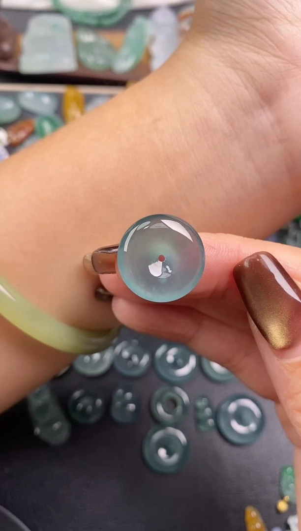 颈饰未镶嵌翡翠平安扣