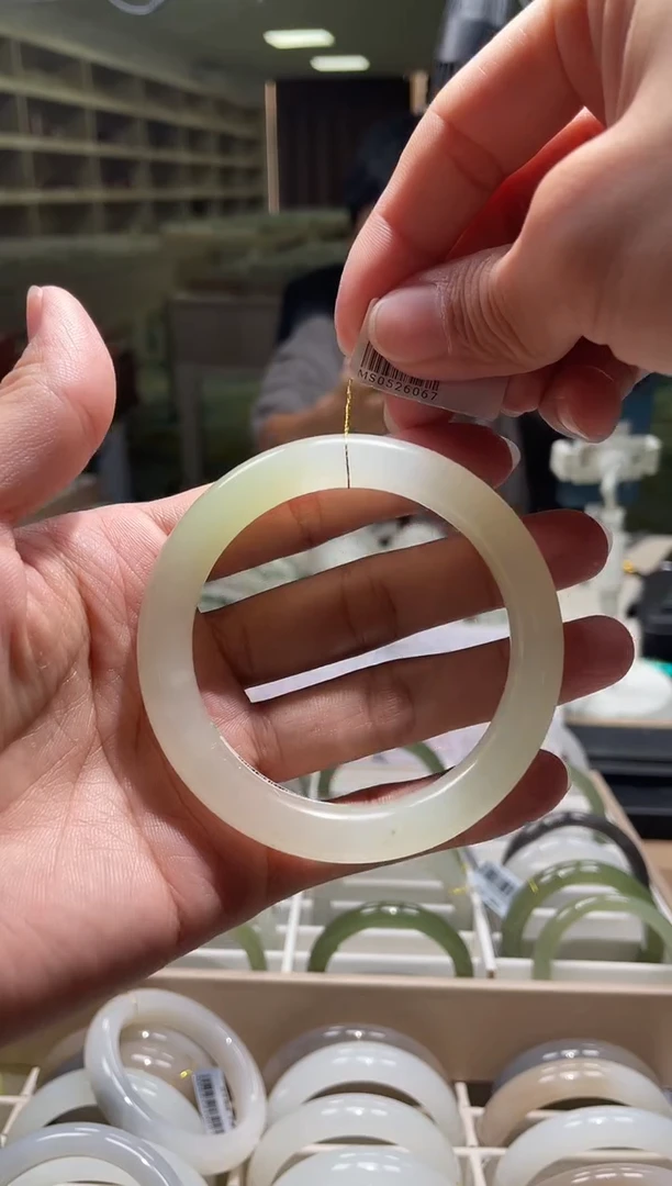 未镶嵌手镯和田玉57-58圈口 6067