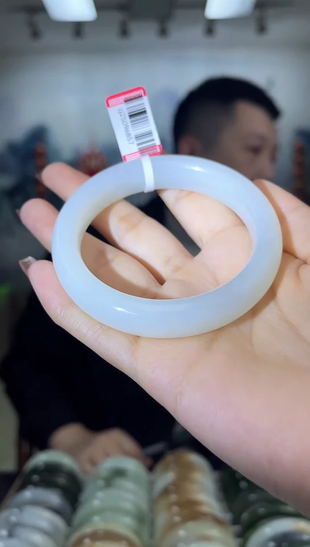 【闪购商品】和田玉手镯未镶嵌57圈口6857